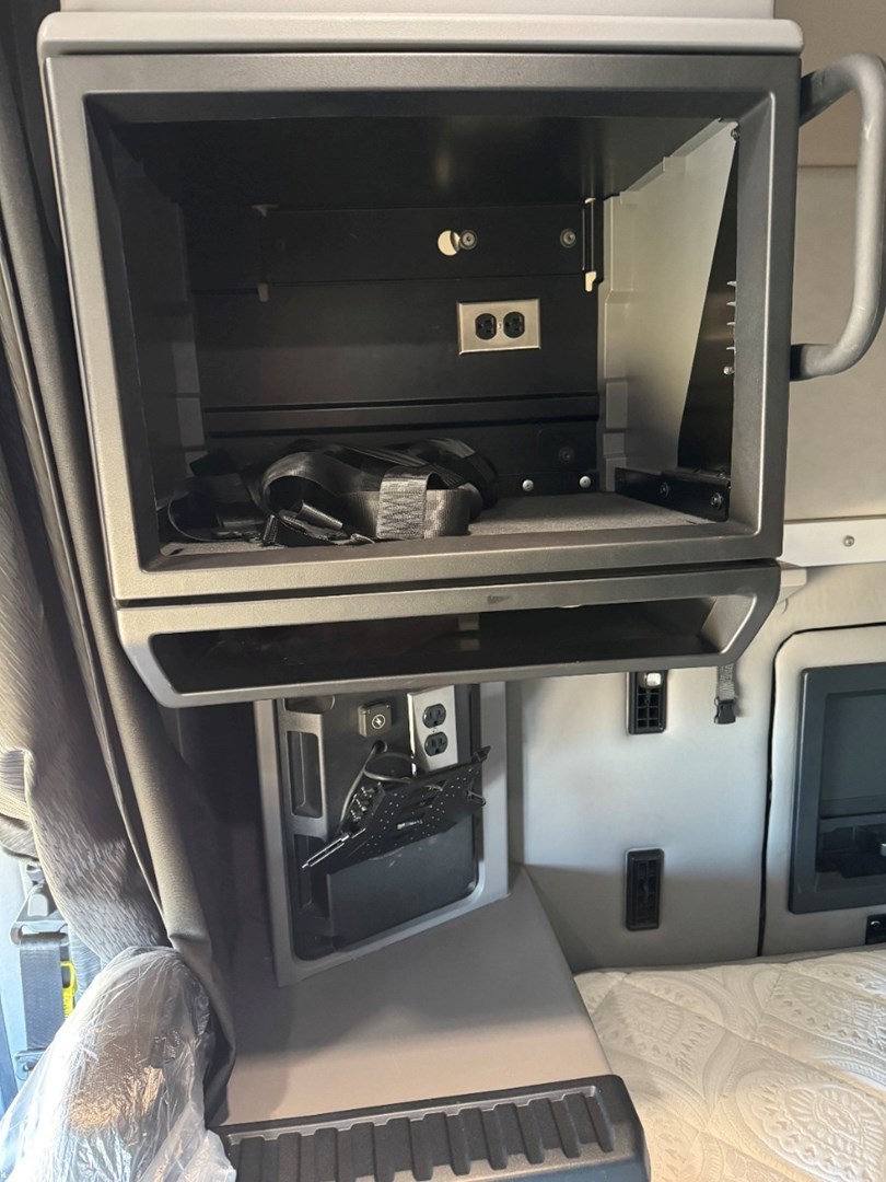 2020 MACK AN64T - USED TRUCKS SLEEPER - image 20